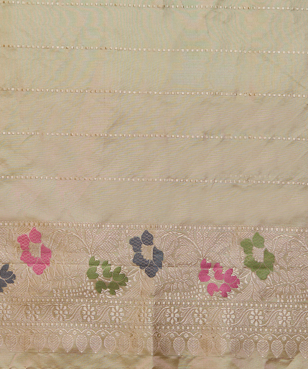 Biege_And_Silver_Handloom_Tissue_Katan_Kadhwa_Banarasi_Saree_With_Meenakari_Jaal_WeaverStory_05