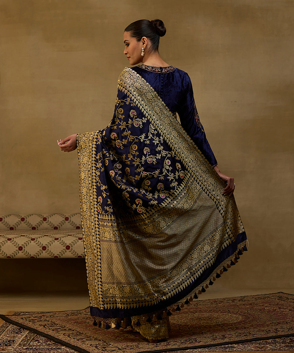 Dark_Blue_Handloom_Pure_Katan_Silk_Kadhwa_Banarasi_Saree_With_Red_Meenakari_WeaverStory_03