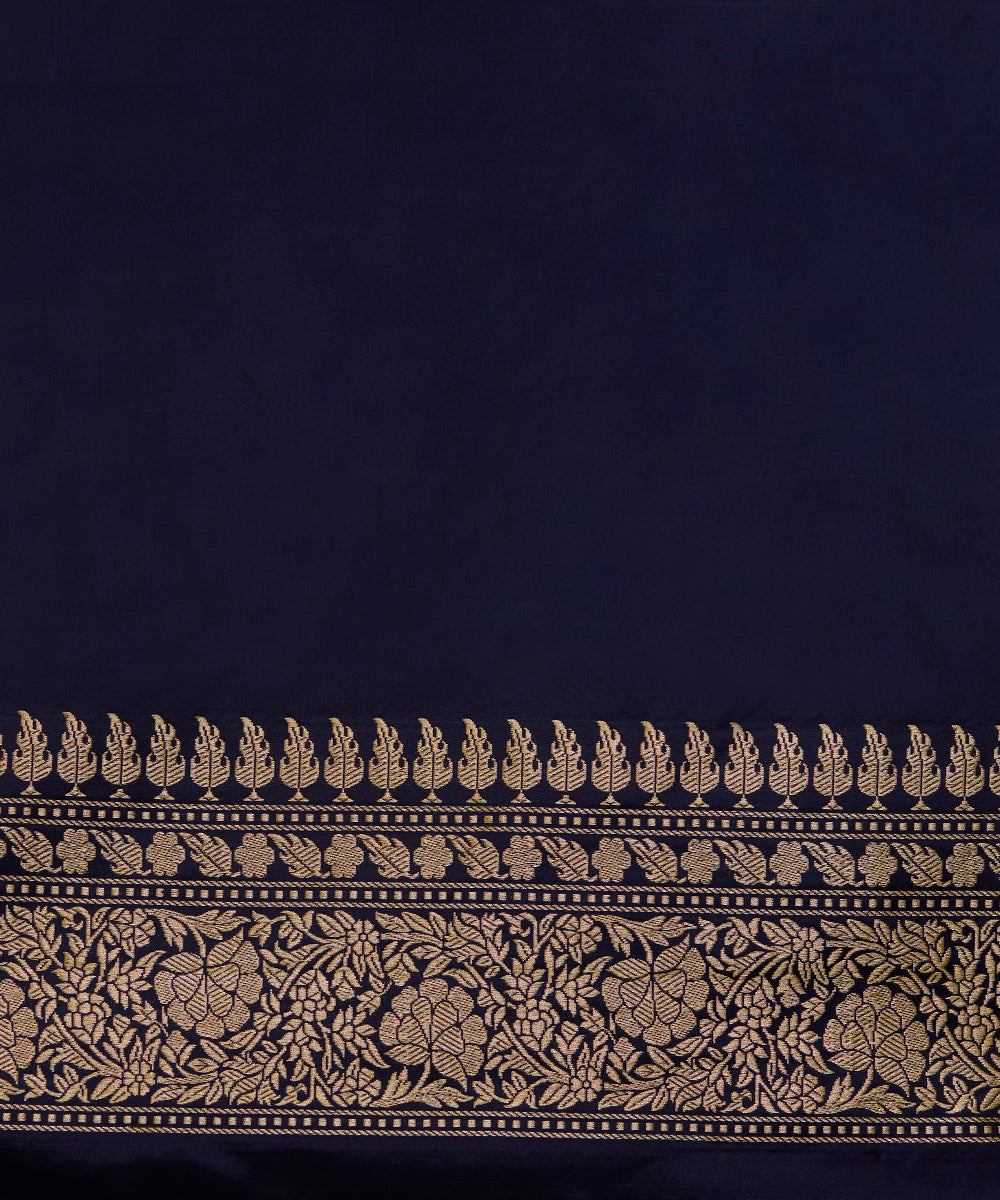 Dark_Blue_Handloom_Pure_Katan_Silk_Kadhwa_Banarasi_Saree_With_Red_Meenakari_WeaverStory_05