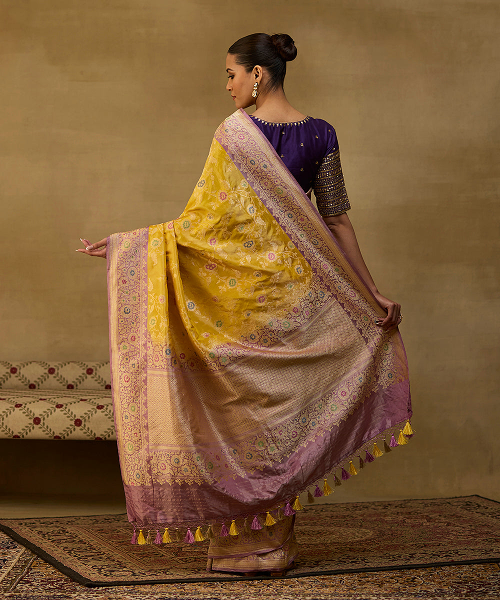 Handloom_Mustard_And_Gold_Tissue_Pure_Katan_Silk_Kadhwa_Banarasi_Saree_With_Mauve_Meenakari_Border_WeaverStory_03