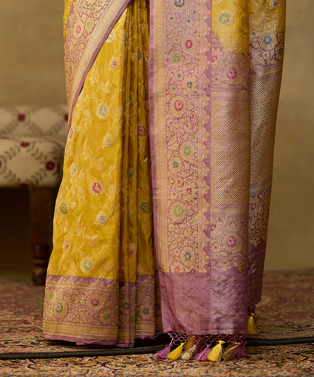 Handloom_Mustard_And_Gold_Tissue_Pure_Katan_Silk_Kadhwa_Banarasi_Saree_With_Mauve_Meenakari_Border_WeaverStory_04