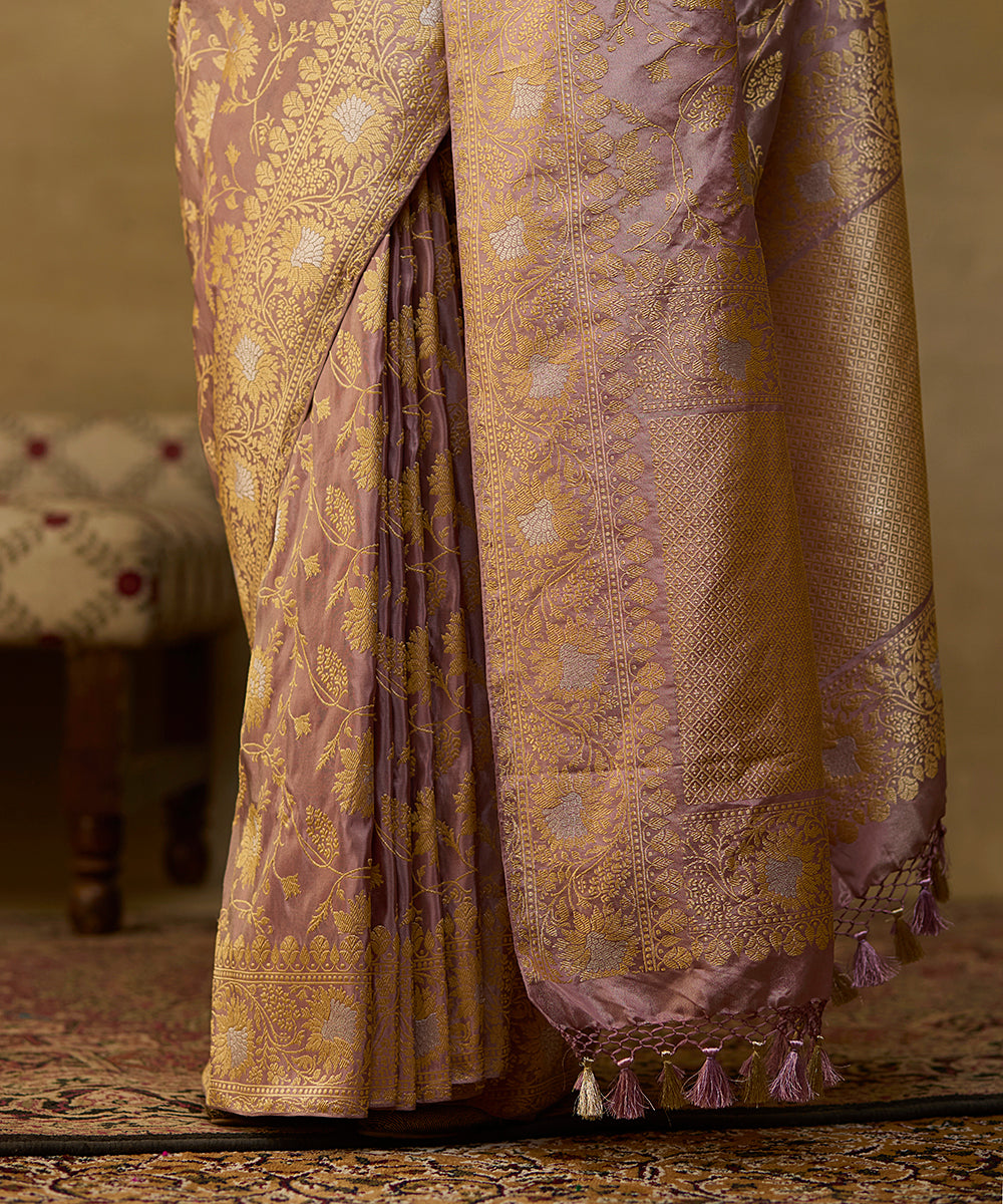 Handloom_Onion_Pink_And_Gold_Katan_Tissue_Kadhwa_Banarasi_Saree_With_Jaal_WeaverStory_04