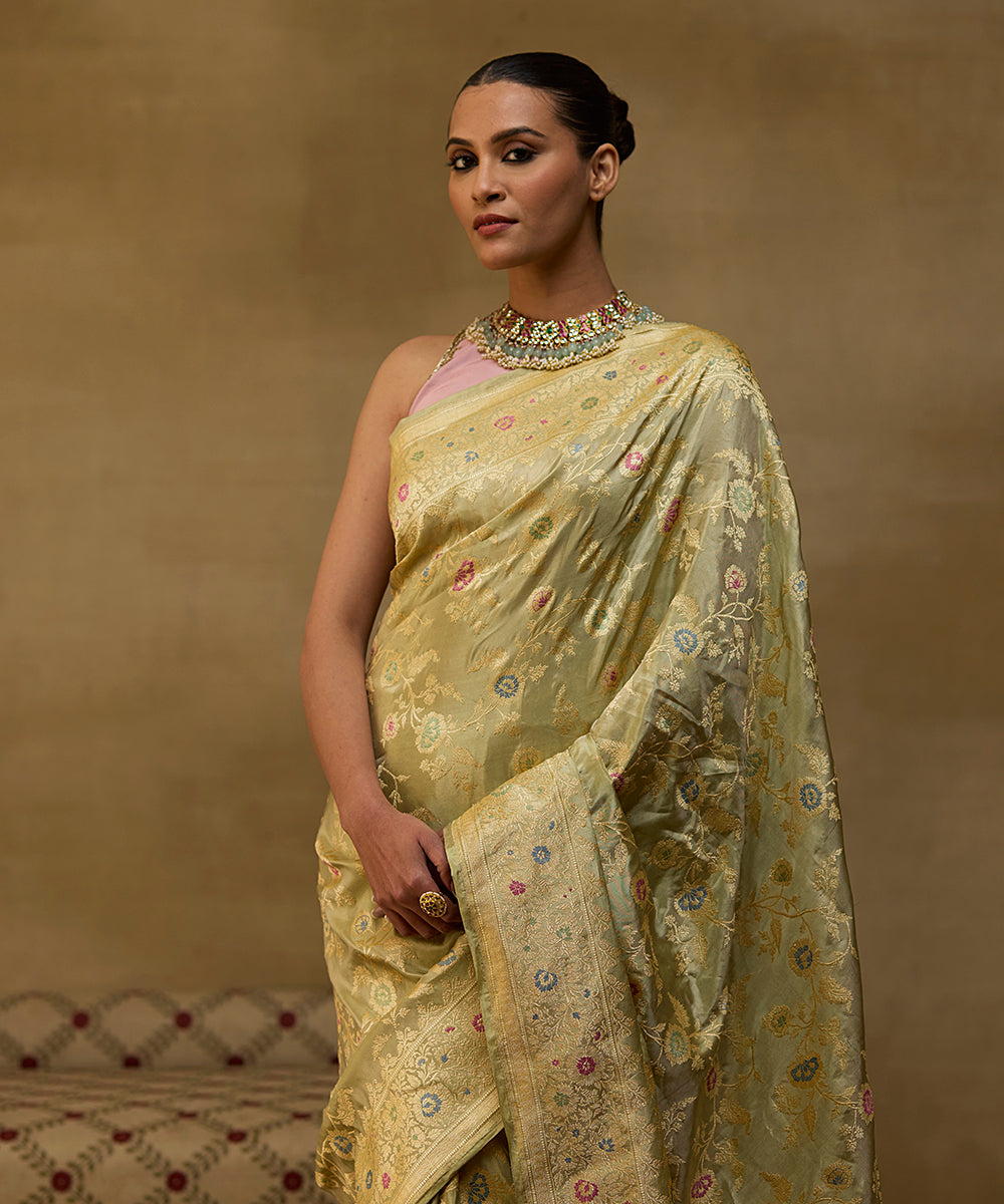 Handloom_Pista_Green_And_Gold_Katan_Tissue_Kadhwa_Banarasi_Saree_With_Meenakari_Jaal_WeaverStory_01