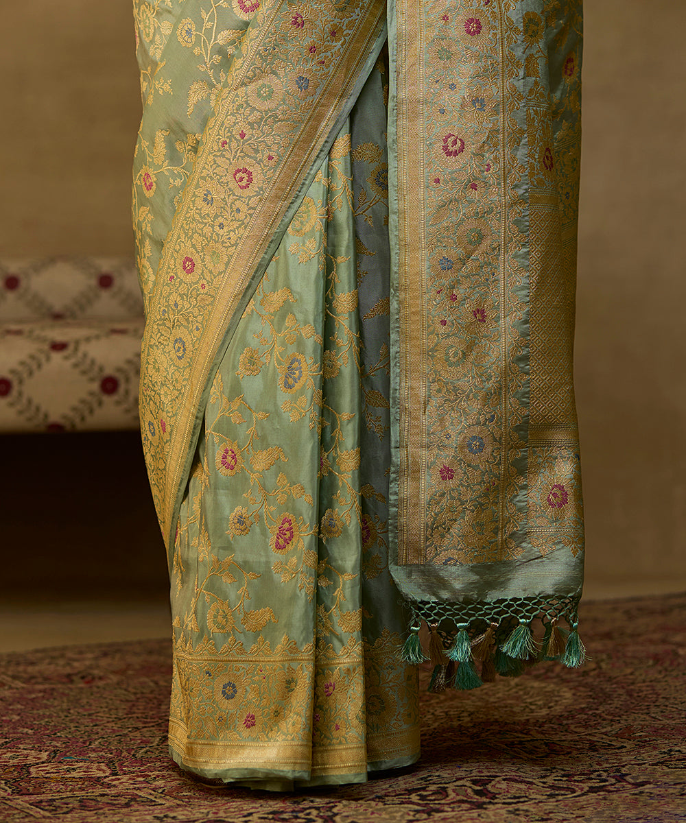 Powder_Blue_And_Gold_Handloom_Tissue_Silk_Banarasi_Saree_With_Kadhwa_Meenakari_Jaal_WeaverStory_04