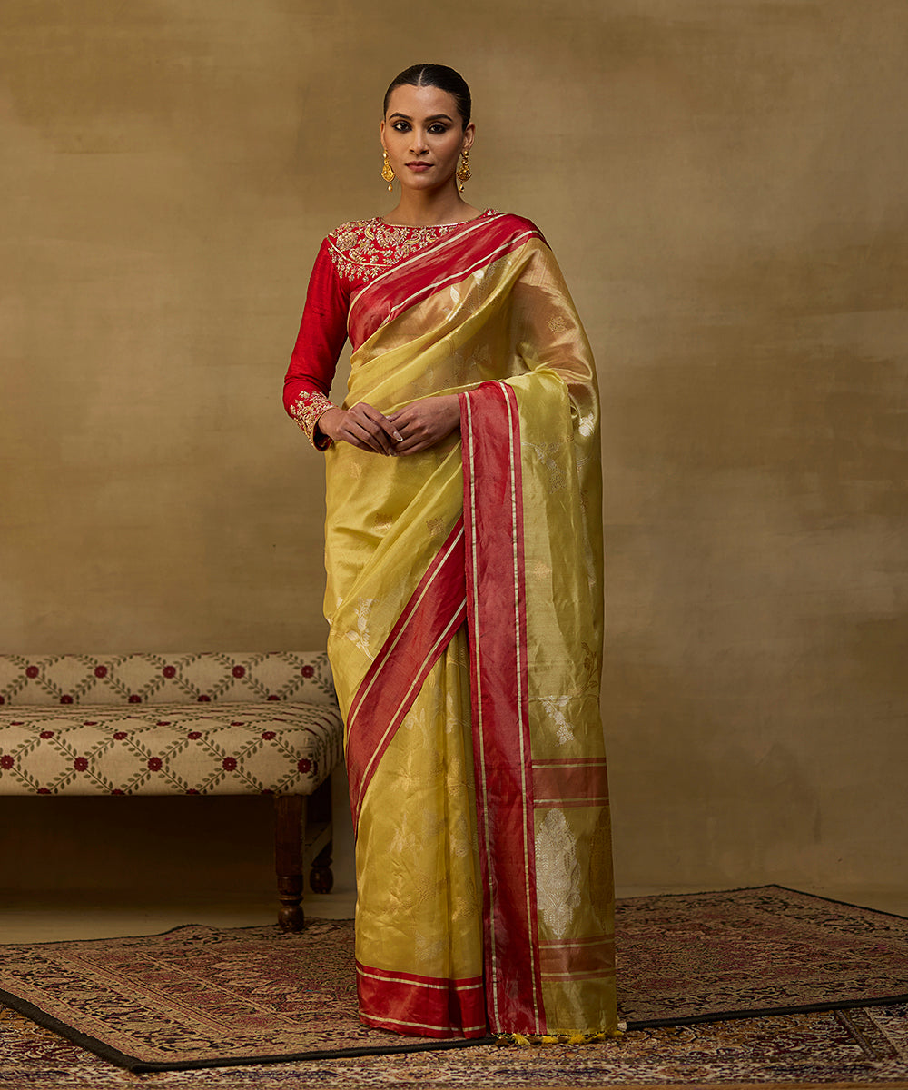 Yellow_And_Gold_Handloom_Pure_Tissue_Silk_Banarasi_Saree_With_Red_Border_And_Kadhwa_Weave_WeaverStory_02