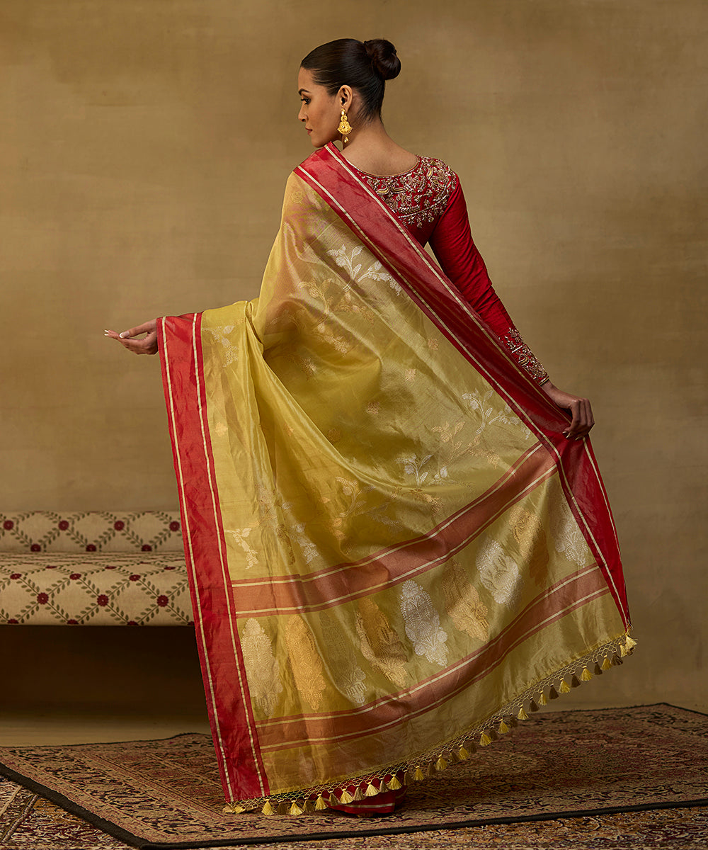Yellow_And_Gold_Handloom_Pure_Tissue_Silk_Banarasi_Saree_With_Red_Border_And_Kadhwa_Weave_WeaverStory_03