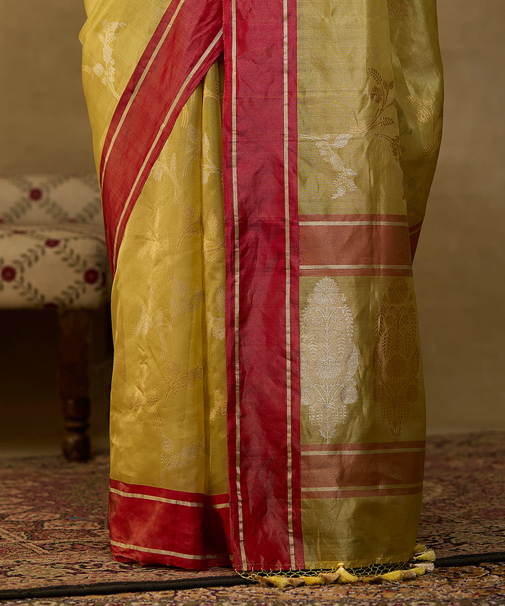 Yellow_And_Gold_Handloom_Pure_Tissue_Silk_Banarasi_Saree_With_Red_Border_And_Kadhwa_Weave_WeaverStory_04