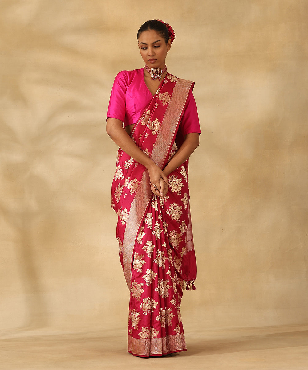 Pink_Handloom_Pure_Katan_Silk_Banarasi_Saree_With_Champagne_Gold_Zari_Floral_Bunches_WeaverStory_02