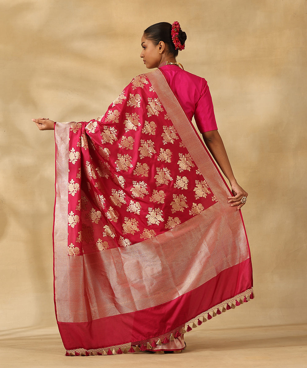 Pink_Handloom_Pure_Katan_Silk_Banarasi_Saree_With_Champagne_Gold_Zari_Floral_Bunches_WeaverStory_03