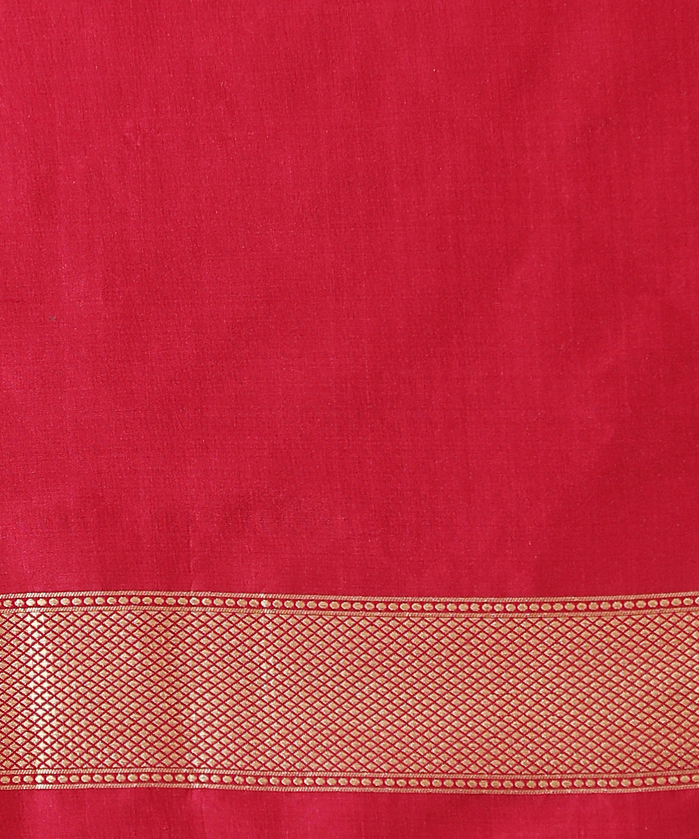 Pink_Handloom_Pure_Katan_Silk_Banarasi_Saree_With_Champagne_Gold_Zari_Floral_Bunches_WeaverStory_05