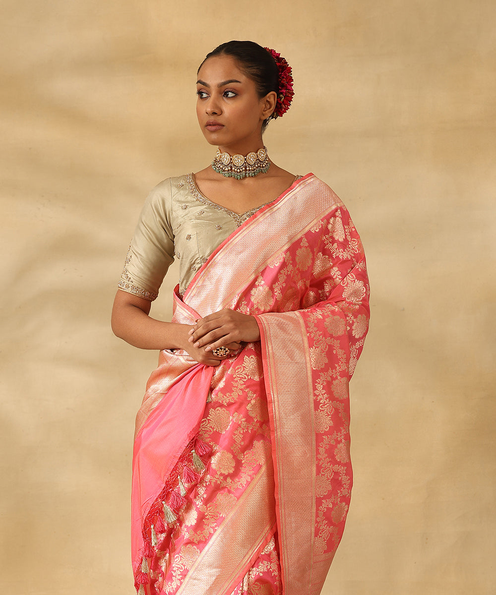 Handloom_Dusty_Pink_Pure_Katan_Silk_Banarasi_Saree_With_Champagne_Gold_Zari_Cutwork_Floral_Jaal_WeaverStory_02