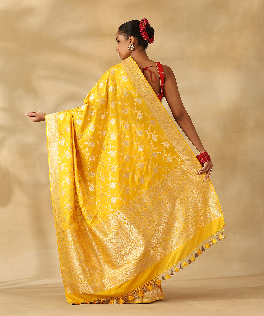 Mango_Yellow_Handloom_Pure_Katan_Silk_Banarasi_Saree_With_Champagne_Gold_Zari_Cutwork_Floral_Jaal_WeaverStory_03