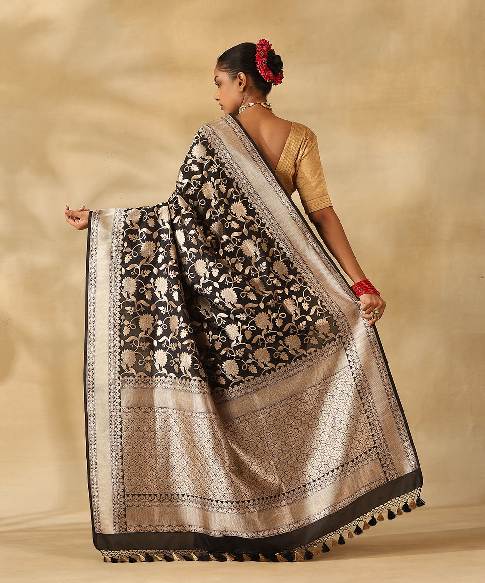 Black_Handloom_Pure_Katan_Silk_Banarasi_Saree_With_Champagne_Gold_Zari_Cutwork_Floral_Jaal_WeaverStory_03