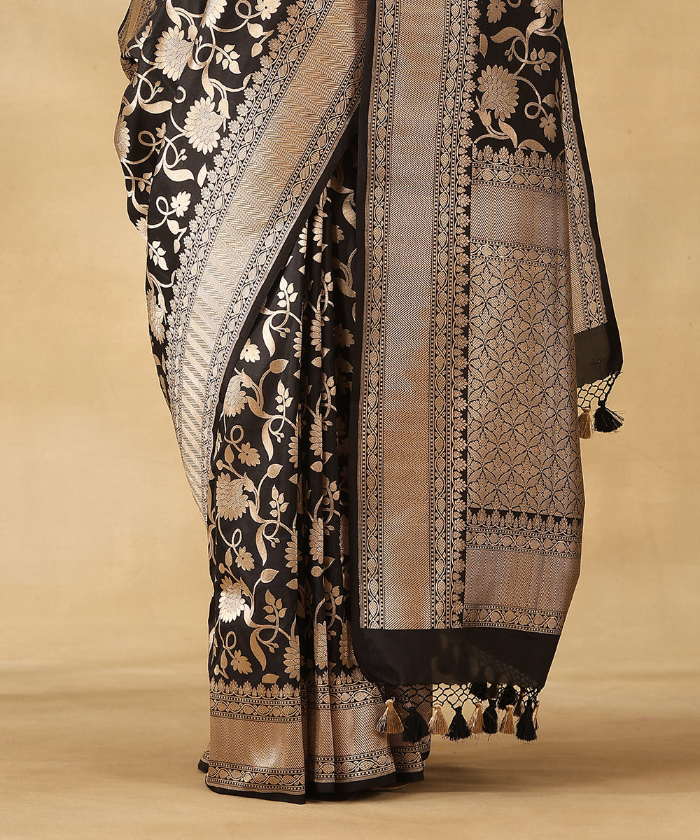 Black_Handloom_Pure_Katan_Silk_Banarasi_Saree_With_Champagne_Gold_Zari_Cutwork_Floral_Jaal_WeaverStory_04