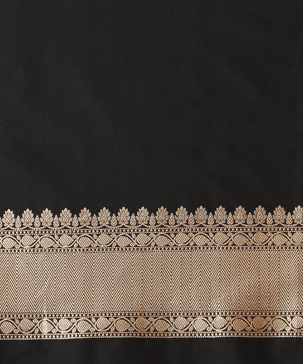 Black_Handloom_Pure_Katan_Silk_Banarasi_Saree_With_Champagne_Gold_Zari_Cutwork_Floral_Jaal_WeaverStory_05