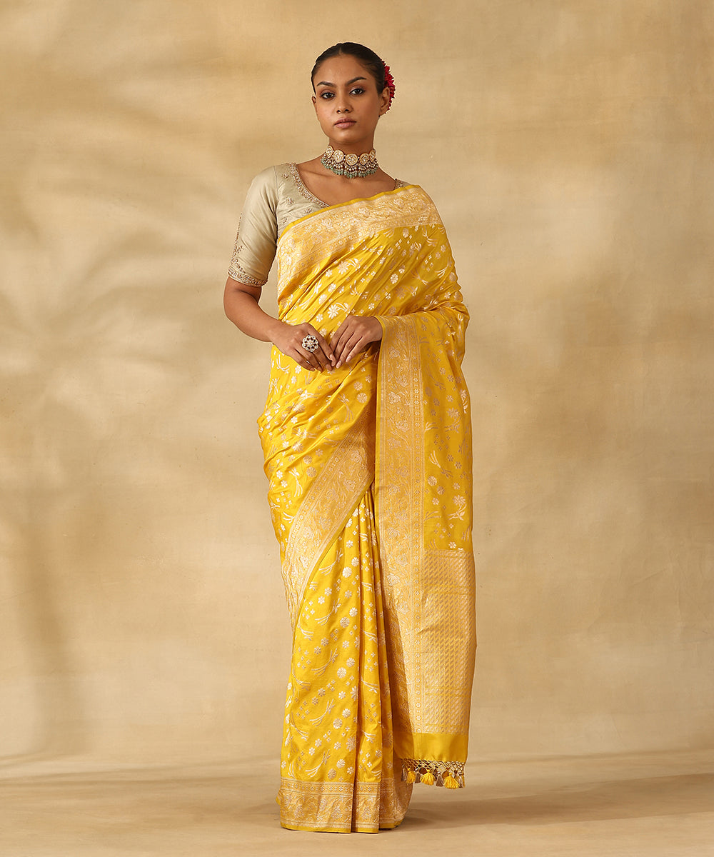 Handloom_Turmeric_Yellow_Pure_Katan_Silk_Banarasi_Saree_With_Champagne_Gold_Zari_Cutwork_Jaal_WeaverStory_02
