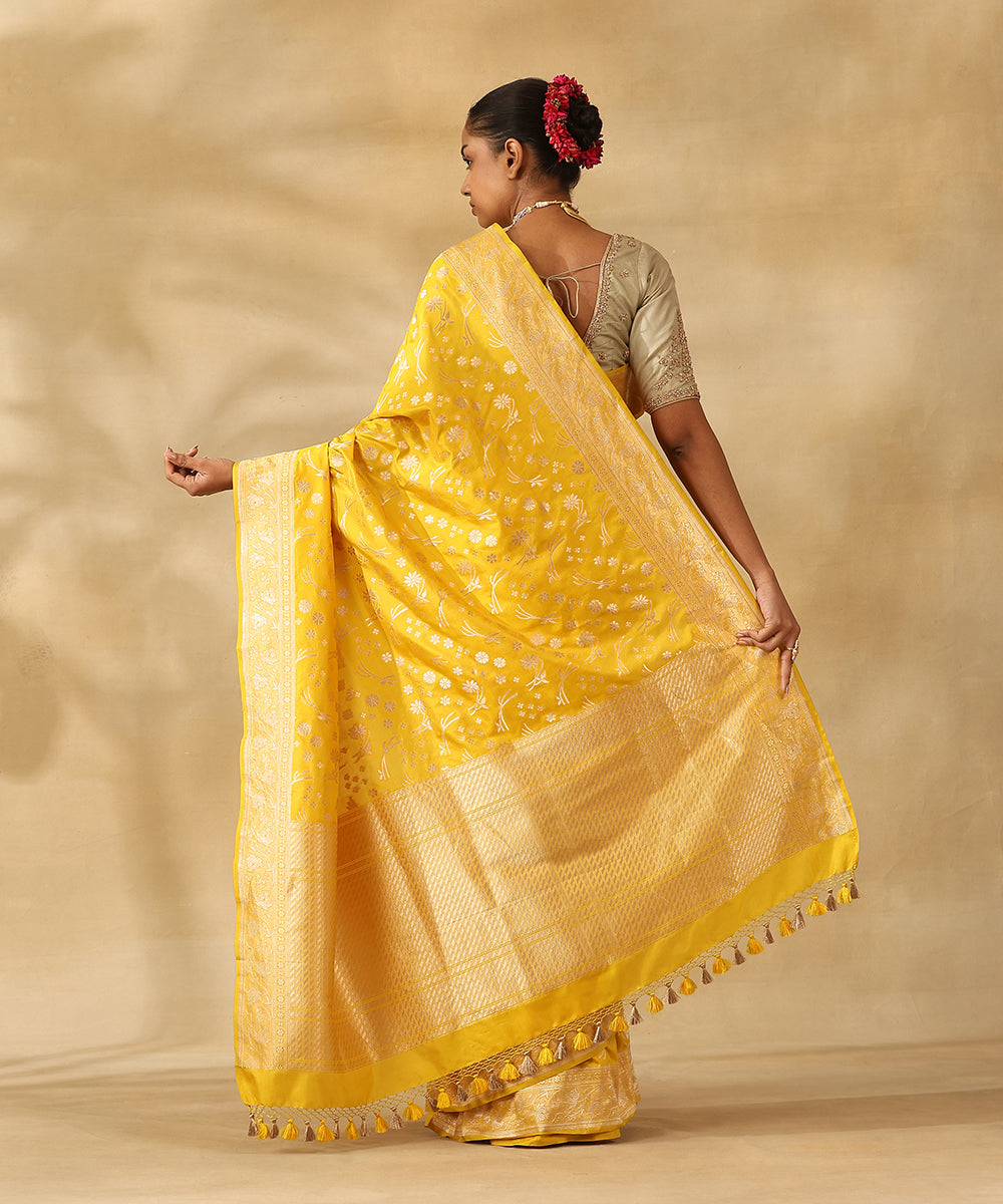 Handloom_Turmeric_Yellow_Pure_Katan_Silk_Banarasi_Saree_With_Champagne_Gold_Zari_Cutwork_Jaal_WeaverStory_03