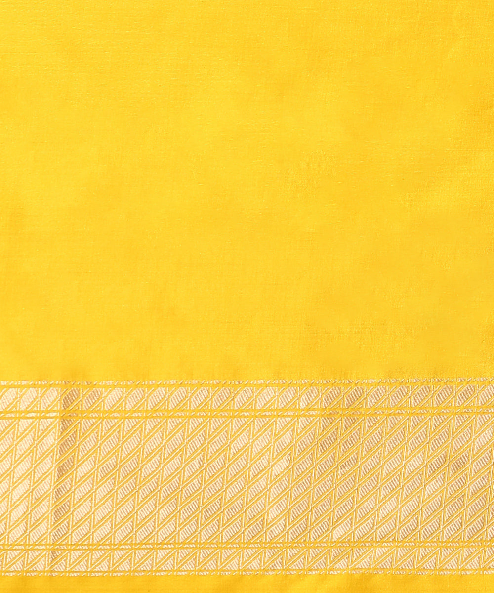 Handloom_Turmeric_Yellow_Pure_Katan_Silk_Banarasi_Saree_With_Champagne_Gold_Zari_Cutwork_Jaal_WeaverStory_05