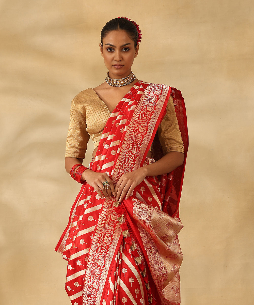 Handloom_Red_Pure_Katan_Silk_Banarasi_Saree_With_Champagne_Gold_Zari_Cutwork_Diagonal_Weave_WeaverStory_02
