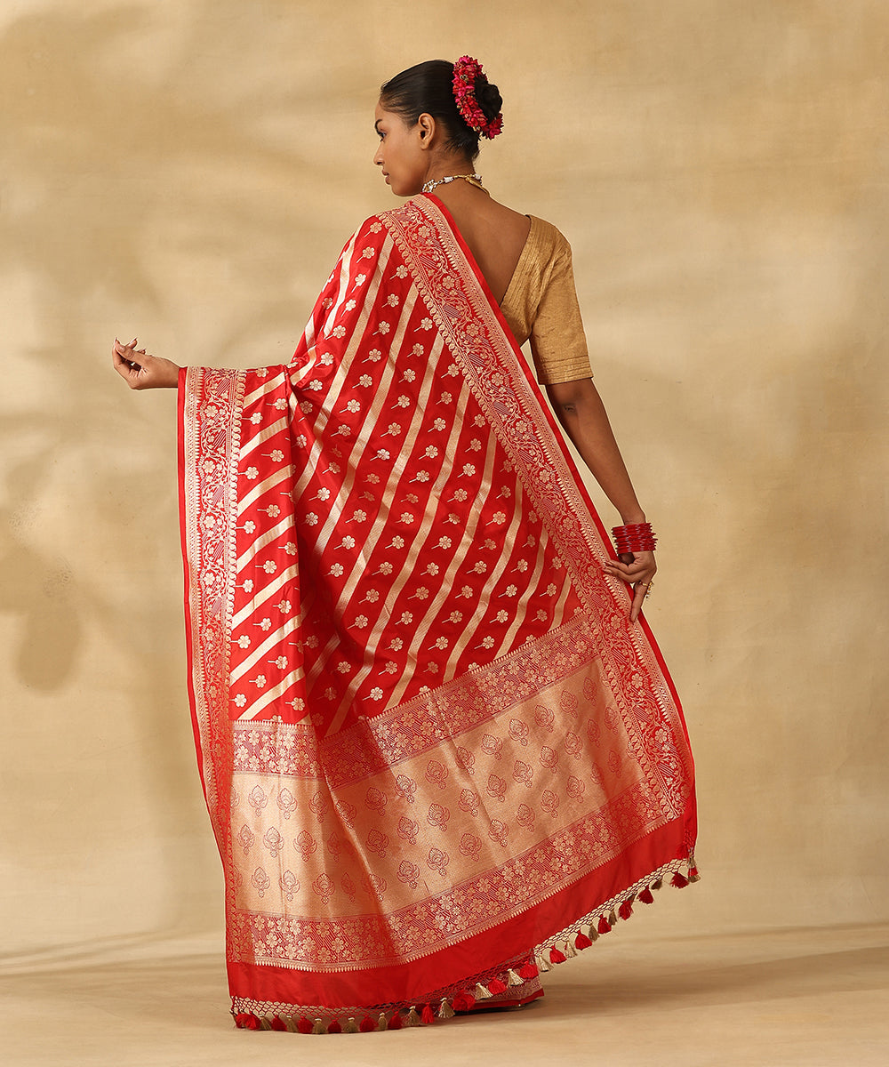 Handloom_Red_Pure_Katan_Silk_Banarasi_Saree_With_Champagne_Gold_Zari_Cutwork_Diagonal_Weave_WeaverStory_03