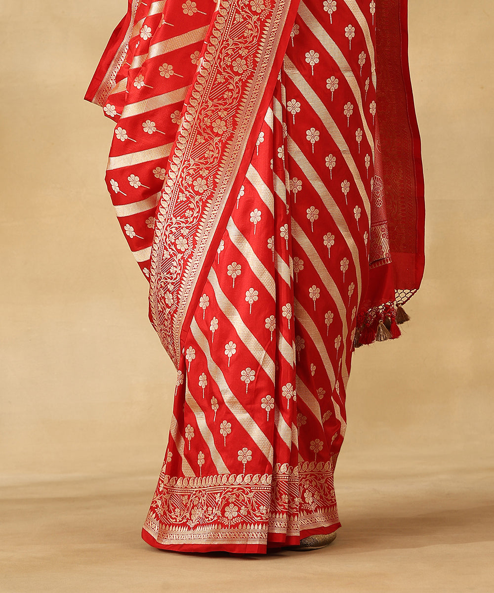 Handloom_Red_Pure_Katan_Silk_Banarasi_Saree_With_Champagne_Gold_Zari_Cutwork_Diagonal_Weave_WeaverStory_04