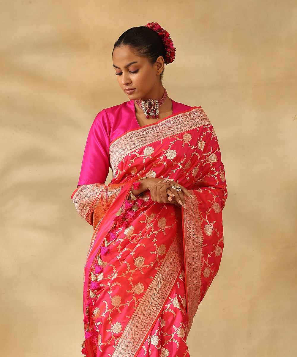 Pink_And_Orange_Dual_Tone_Handloom_Pure_Katan_Silk_Banarasi_Saree_With_Champagne_Gold_Zari_Cutwork_Floral_Jaal_WeaverStory_02