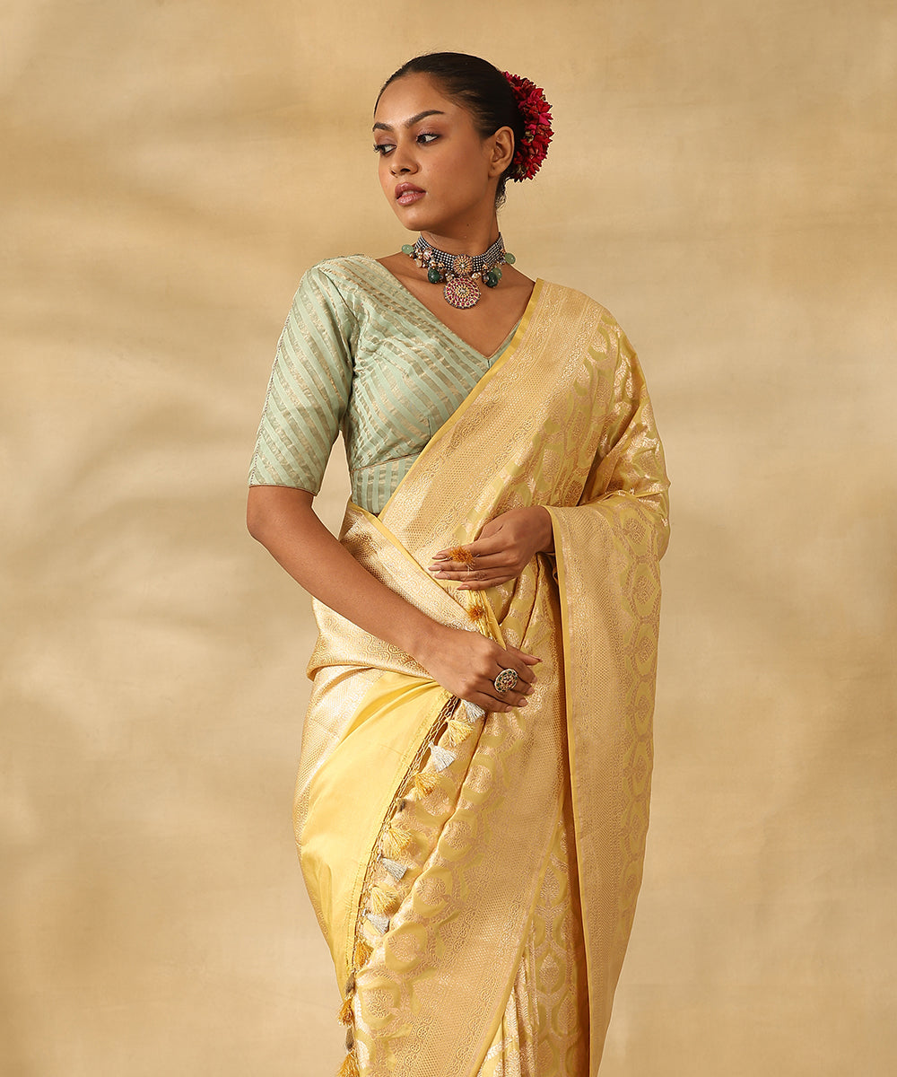 Handloom_Pale_Yellow_Pure_Katan_Silk_Banarasi_Saree_With_Champagne_Gold_Zari_Cutwork_Jaal_WeaverStory_02