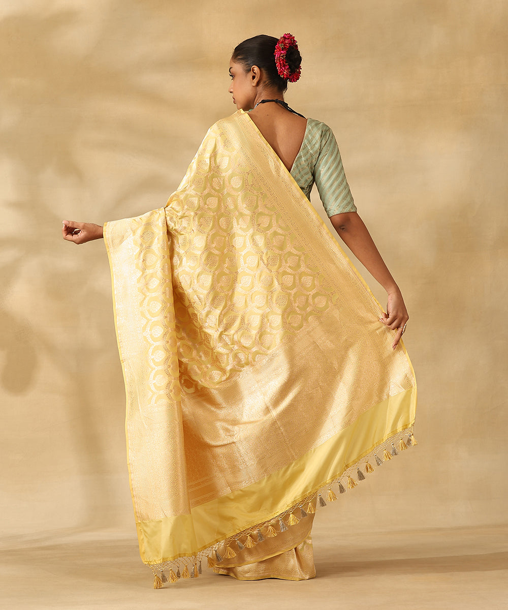 Handloom_Pale_Yellow_Pure_Katan_Silk_Banarasi_Saree_With_Champagne_Gold_Zari_Cutwork_Jaal_WeaverStory_03