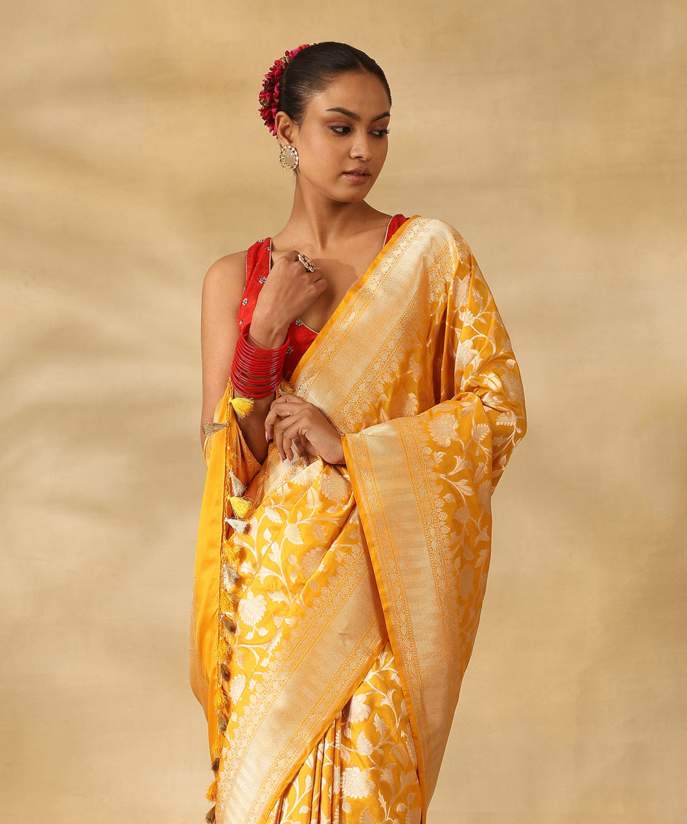 Turmeric_Yellow_Handloom_Pure_Katan_Silk_Banarasi_Saree_With_Champagne_Gold_Zari_Cutwork_Jaal_WeaverStory_02
