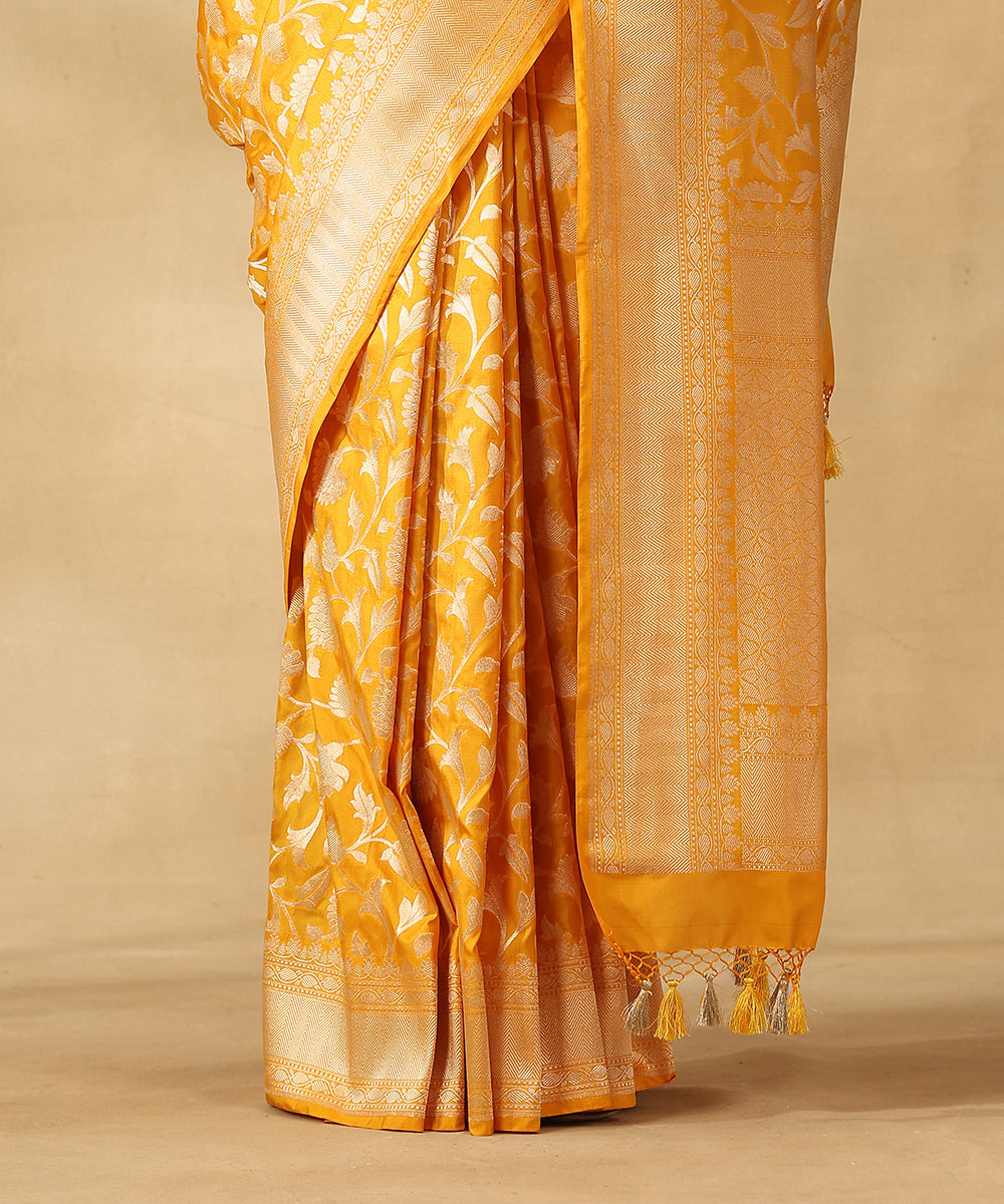 Turmeric_Yellow_Handloom_Pure_Katan_Silk_Banarasi_Saree_With_Champagne_Gold_Zari_Cutwork_Jaal_WeaverStory_04