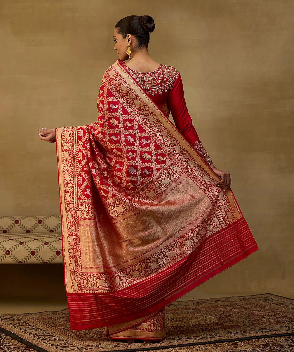 Handloom_Red_Pure_Katan_Silk_Shikargah_Banarasi_Saree_With_Kadhwa_Jaal_WeaverStory_03