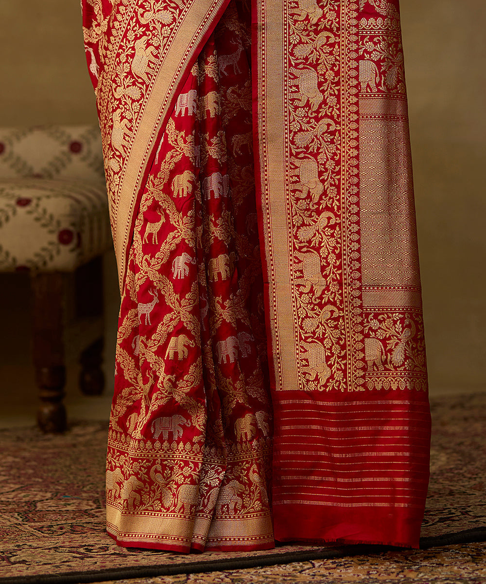 Handloom_Red_Pure_Katan_Silk_Shikargah_Banarasi_Saree_With_Kadhwa_Jaal_WeaverStory_04