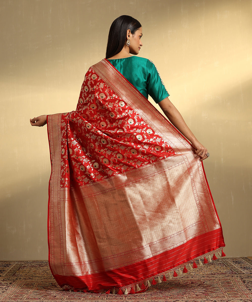 Red_Handloom_Pure_Katan_Silk_Banarasi_Jangla_Saree_With_Green_Meenakari_WeaverStory_03