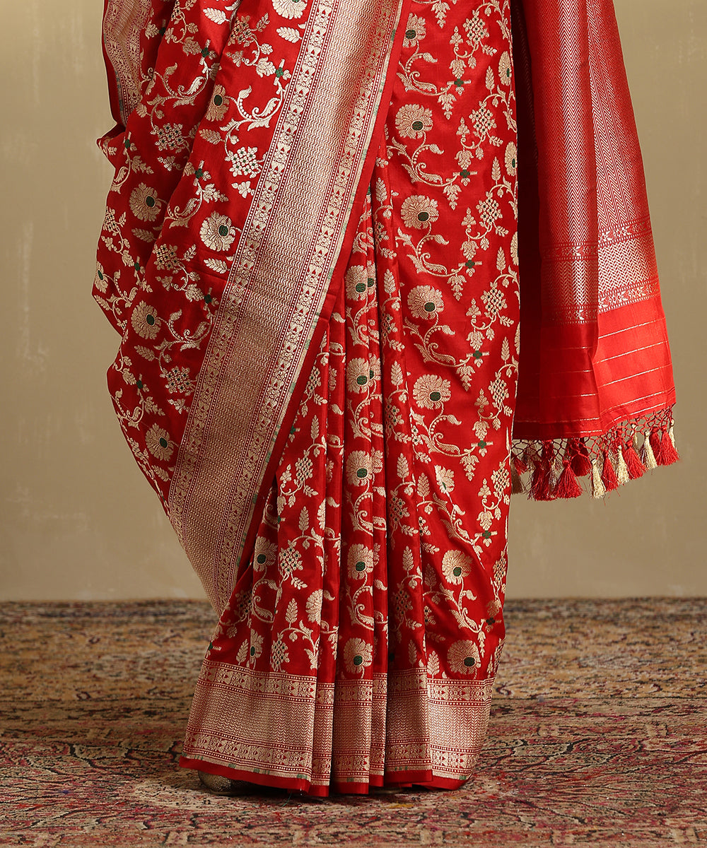 Red_Handloom_Pure_Katan_Silk_Banarasi_Jangla_Saree_With_Green_Meenakari_WeaverStory_04