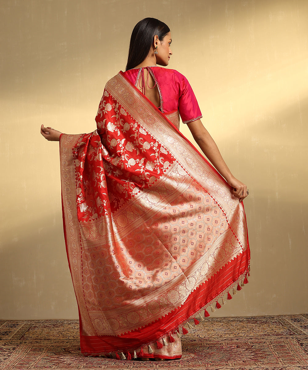 Red_Handloom_Pure_Katan_Silk_Jangla_Banarasi_Saree_With_Gold_And_Silver_Zari_Floral_Meenakari_WeaverStory_03