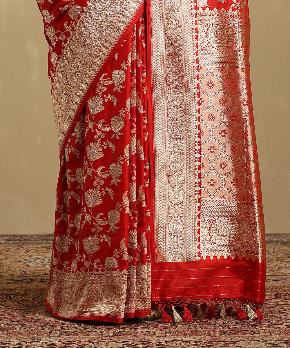 Red_Handloom_Pure_Katan_Silk_Jangla_Banarasi_Saree_With_Gold_And_Silver_Zari_Floral_Meenakari_WeaverStory_04