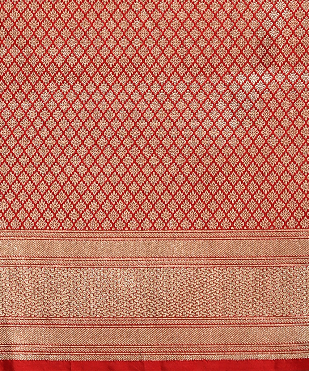Handloom_Red_Pure_Katan_Silk_Jangla_Banarasi_Saree_With_Gold_And_Silver_Zari_Mughal_Jaal_WeaverStory_05