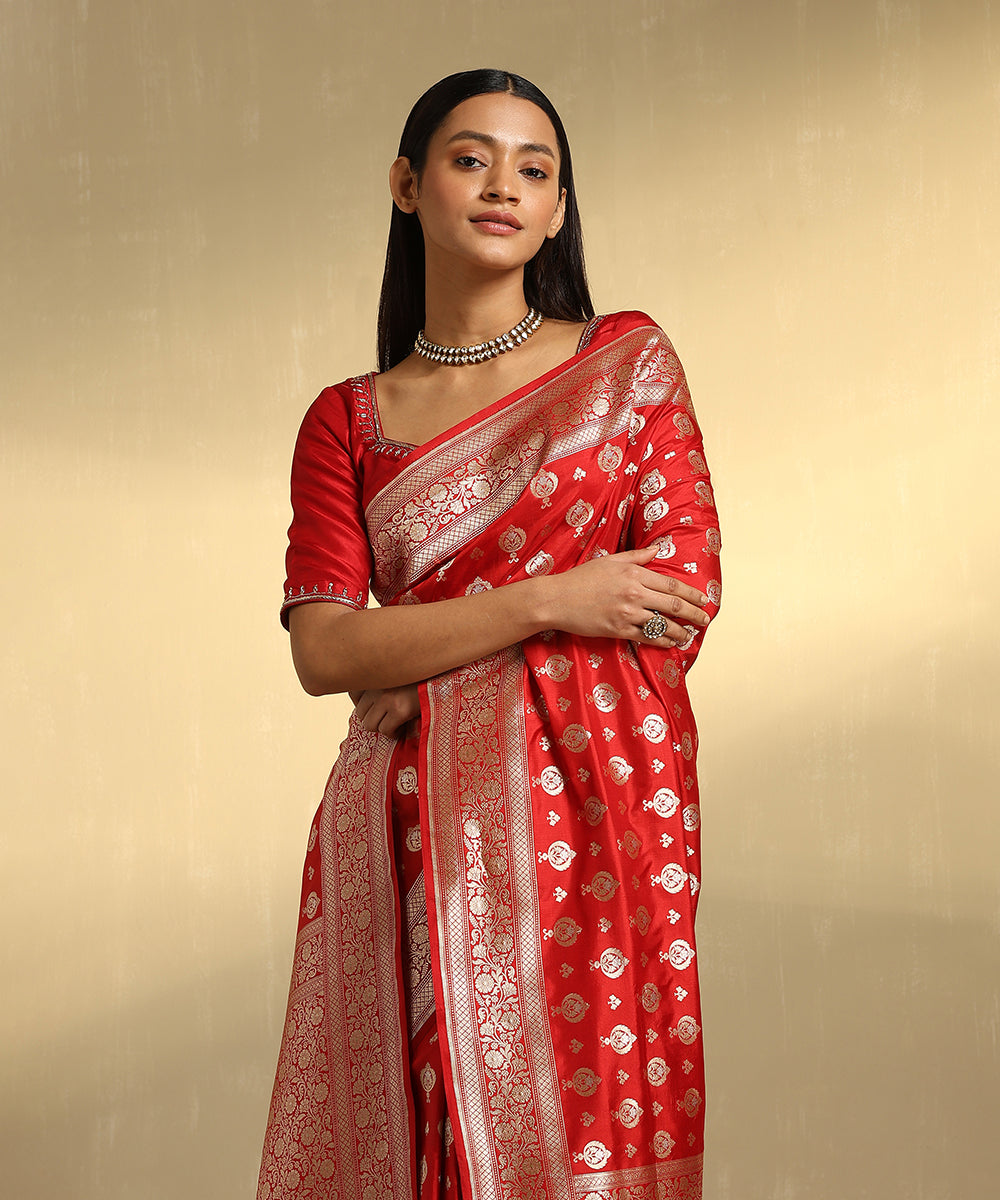 Red_Handloom_Pure_Katan_Silk_Banarasi_Saree_With_Gold_And_Silver_Zari_Meenakari_Booti_WeaverStory_02