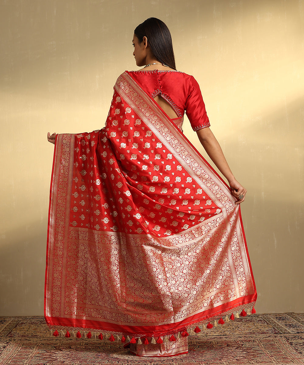 Red_Handloom_Pure_Katan_Silk_Banarasi_Saree_With_Gold_And_Silver_Zari_Meenakari_Booti_WeaverStory_03