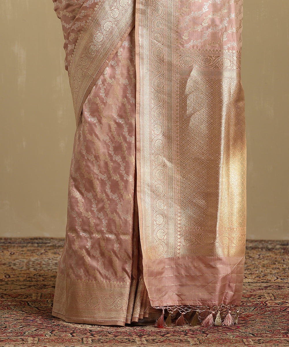 Handloom_Dusty_Pink_Pure_Katan_Silk_Jangla_Banarasi_Saree_WeaverStory_04
