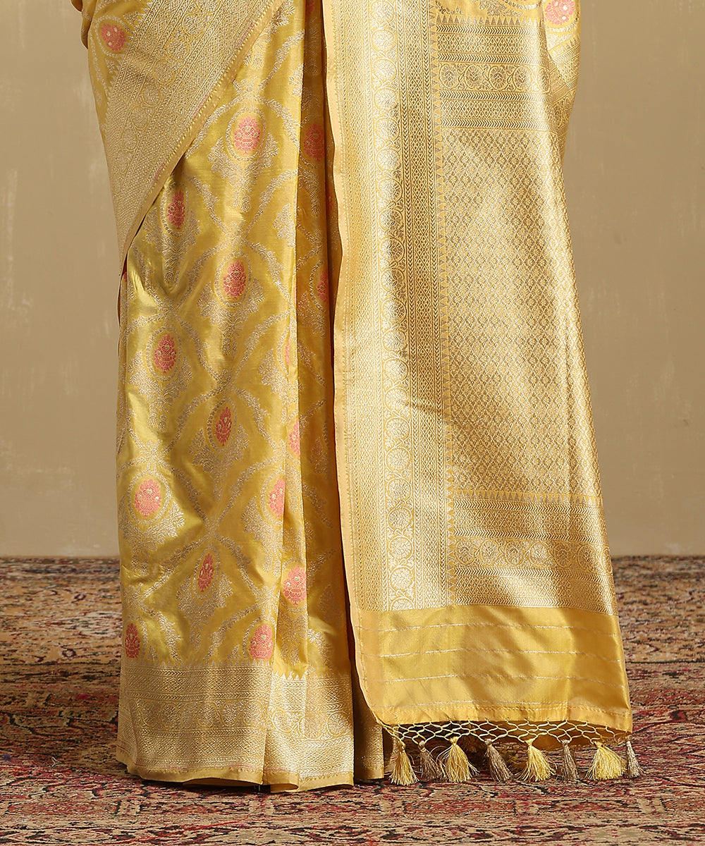 Handloom_Pale_Yellow_Pure_Katan_Silk_Jangla_Banarasi_Saree_With_Pink_Meenakari_WeaverStory_04