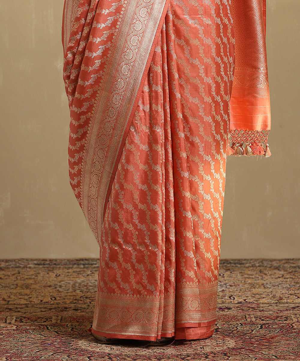 Handloom_Peach_Pure_Katan_Silk_Jangla_Banarasi_Saree_With_Gold_And_Silver_Zari_Diagonal_Weave_WeaverStory_04