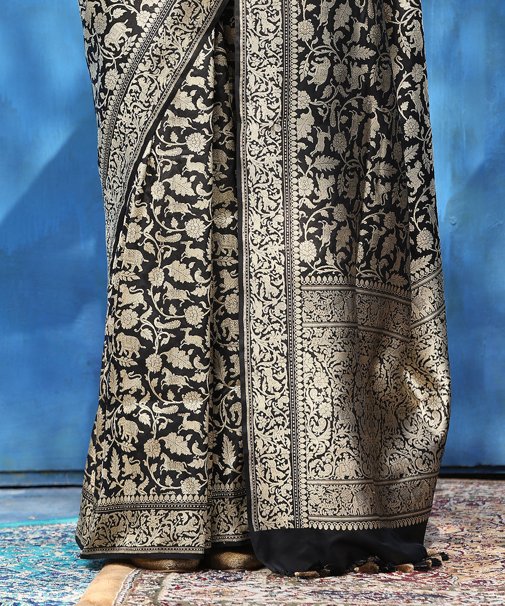 Black_Handloom_Pure_Katan_Silk_Shikargah_Banarasi_Saree_With_Lions_And_Deers_On_Border_WeaverStory_04
