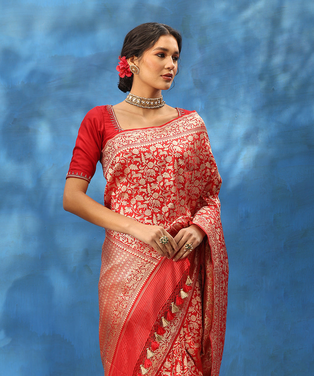 Red_Handloom_Pure_Katan_Silk_Shikargah_Banarasi_Saree_With_Lions_And_Deers_On_Border_WeaverStory_02