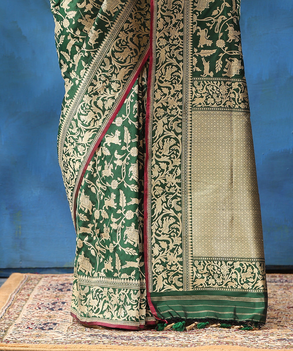 Bottle_Green_Handloom_Pure_Katan_Silk_Shikargah_Banarasi_Saree_With_Kadhwa_Jaal_WeaverStory_04