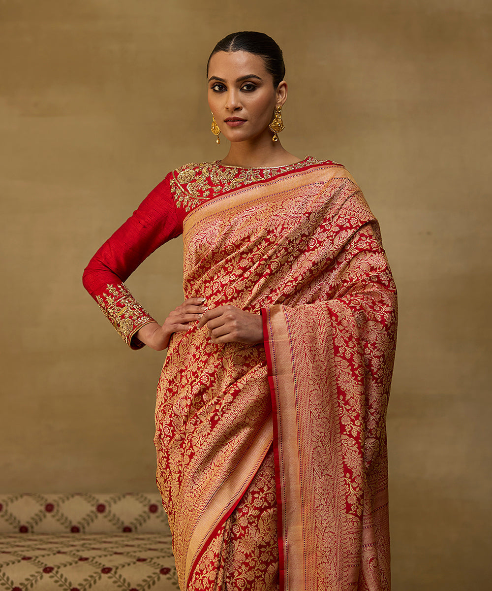 Red_Handloom_Pure_Katan_Silk_Kadhwa_Banarasi_Saree_With_Daigonal_Bel_WeaverStory_01