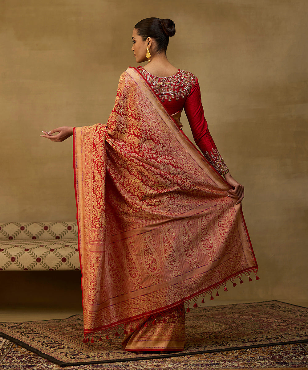 Red_Handloom_Pure_Katan_Silk_Kadhwa_Banarasi_Saree_With_Daigonal_Bel_WeaverStory_03