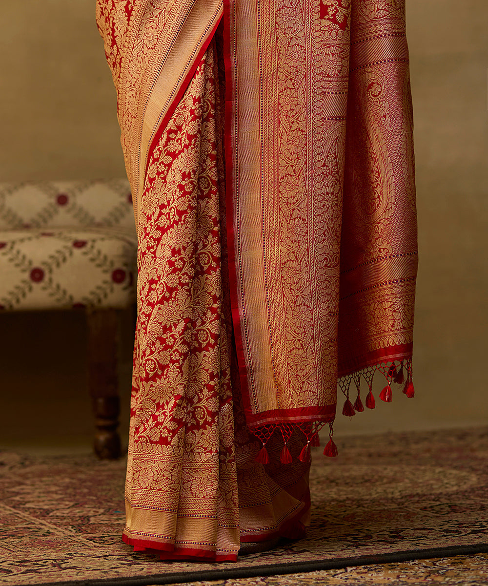 Red_Handloom_Pure_Katan_Silk_Kadhwa_Banarasi_Saree_With_Daigonal_Bel_WeaverStory_04