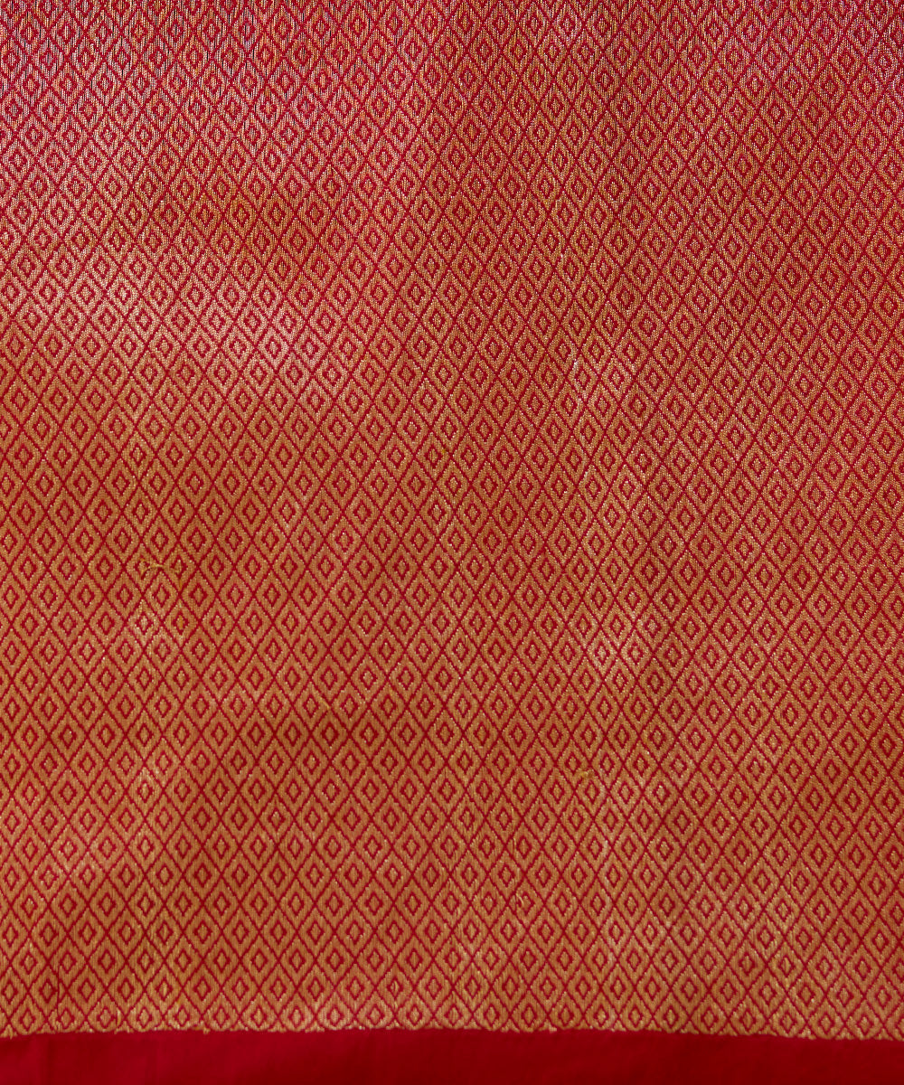 Red_Handloom_Pure_Katan_Silk_Kadhwa_Banarasi_Saree_With_Daigonal_Bel_WeaverStory_05