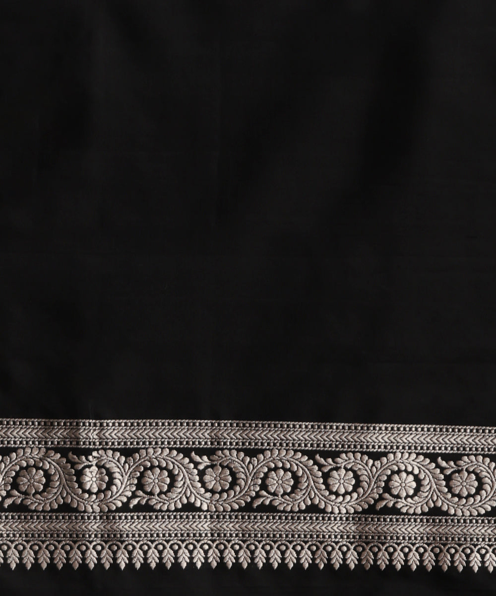 Handloom_Black_Pure_Katan_Silk_Banarasi_Saree_With_Kadhwa_Booti_WeaverStory_05